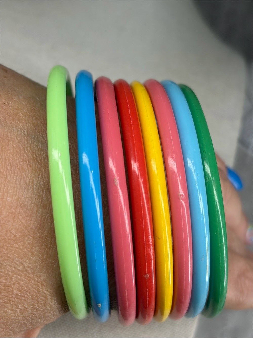 Vintage Bracelet Bangle Stack Lot Set Of 8 Colorful Bright Retro Jewelry - Picture 3 of 3